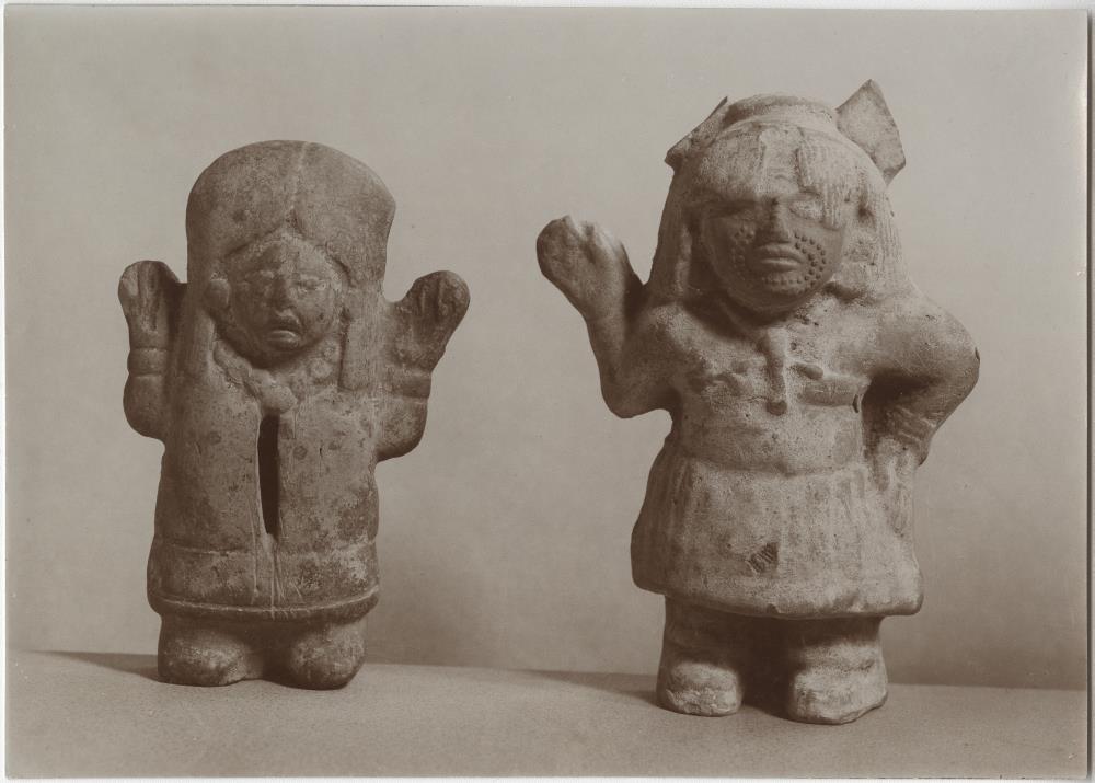 Zwei Tonfiguren