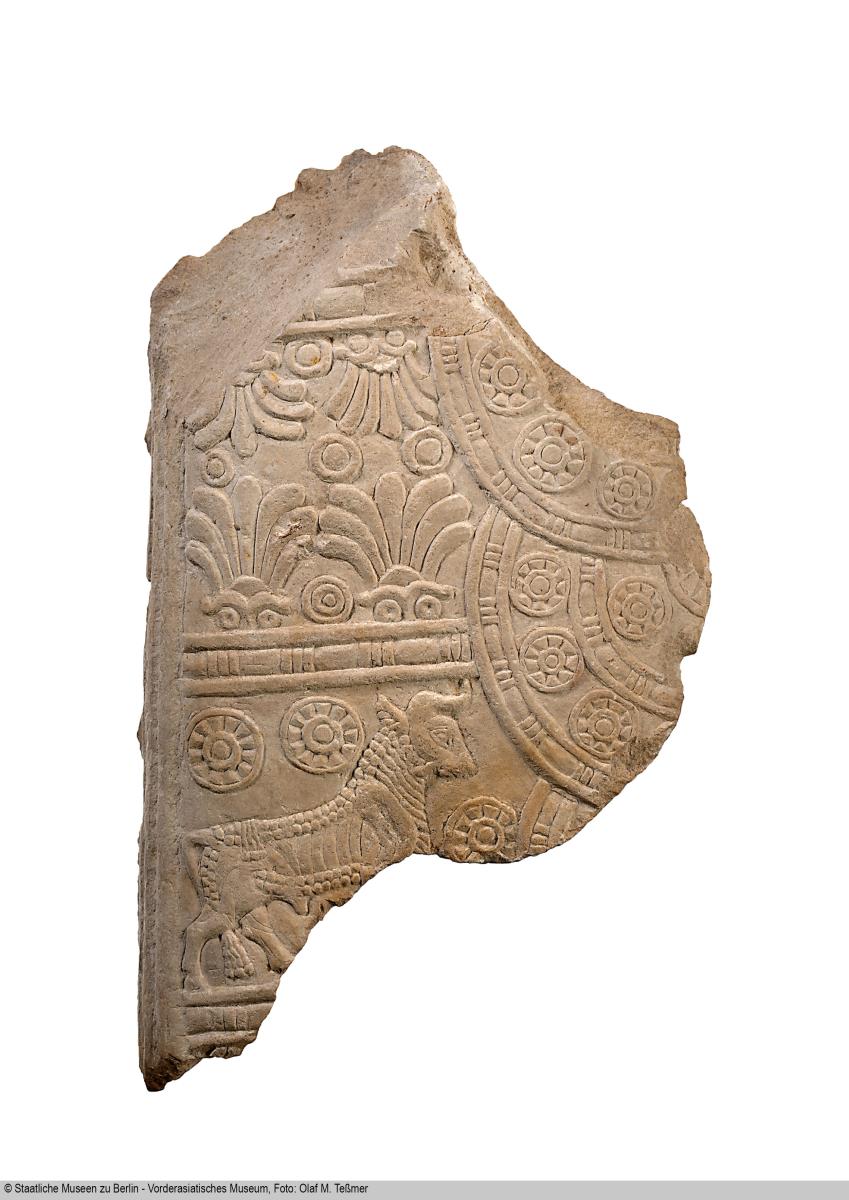 Stelenfragment mit bildlicher Darstellung