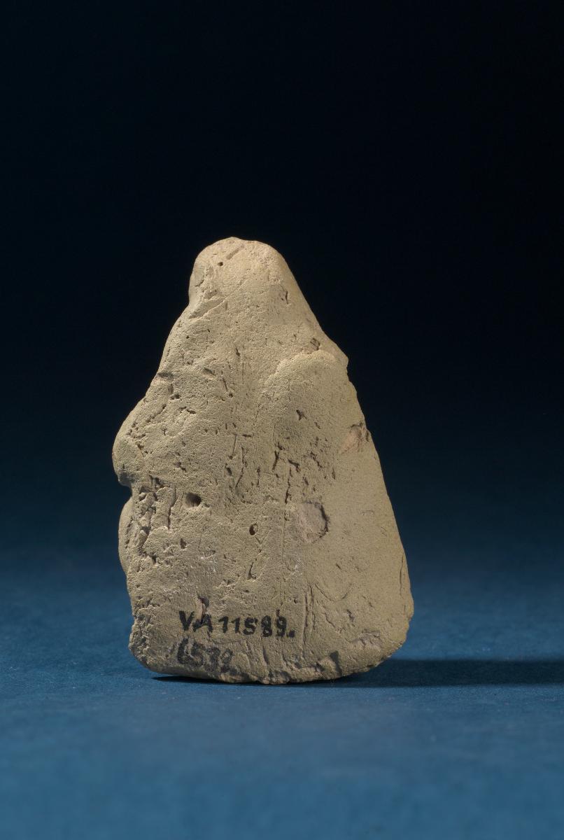 Terrakotte einer weiblichen Figur mit Säugling im Arm
