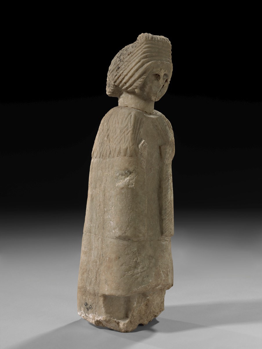 Statue einer Beterin
