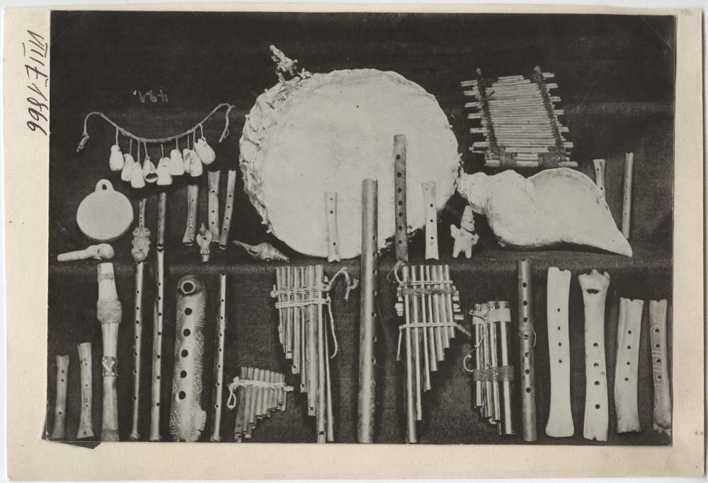 Flöten, Muscheln u.a.