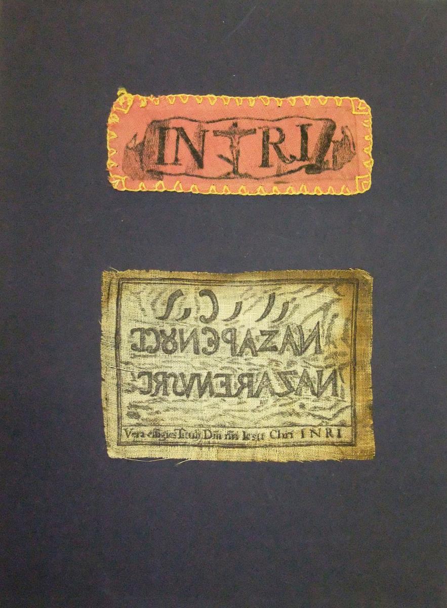 INRI. (a) Jesus von Nazareth, König der Juden. (b)