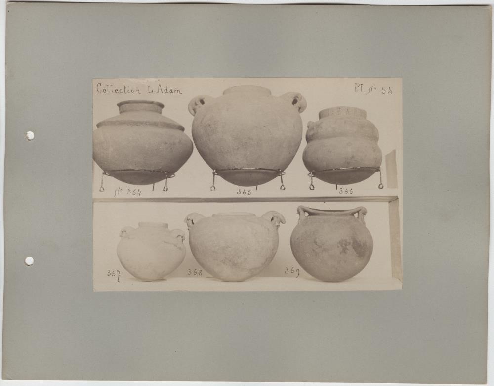 Sechs Tongefäße. Sammlung L. Adam