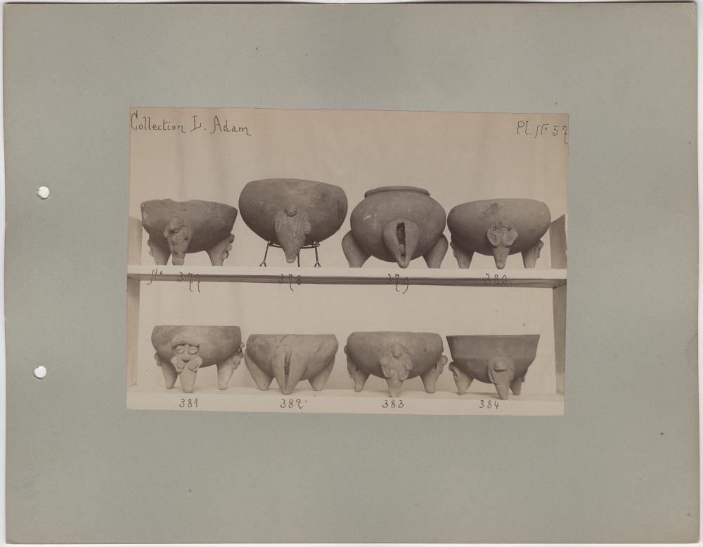 Acht Tongefäße. Sammlung L. Adam