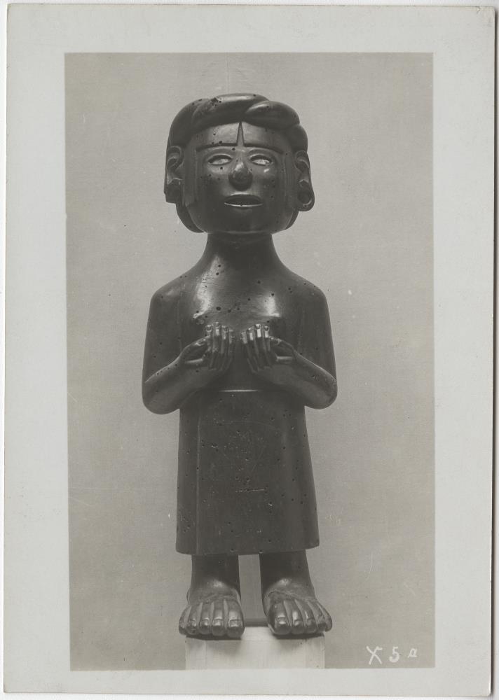 Holzfigur stehend (Vorderseite). Sammlung Guillermo de Heredia.