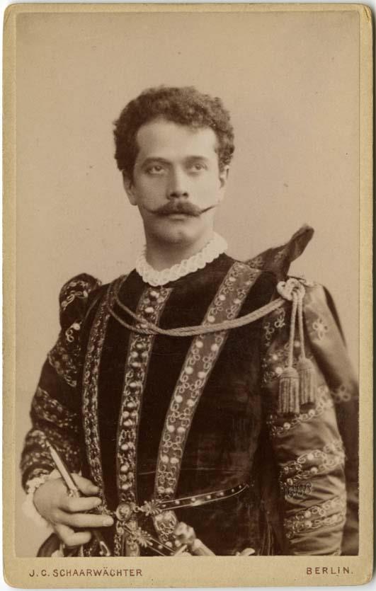 Porträt des Rudolf Oberhauser in Rollenkostüm