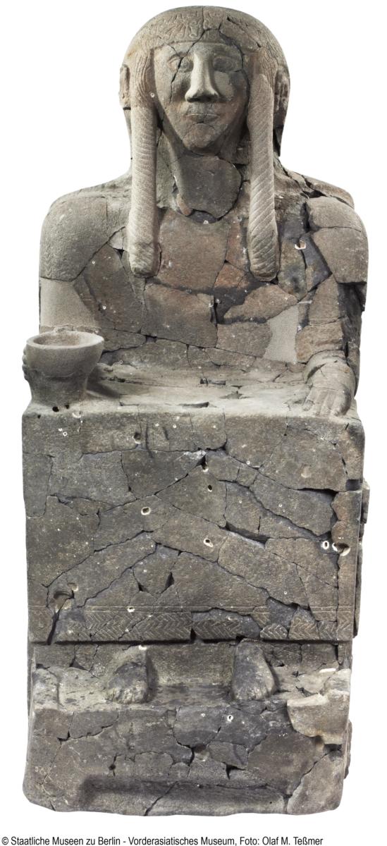Große Grabskulptur