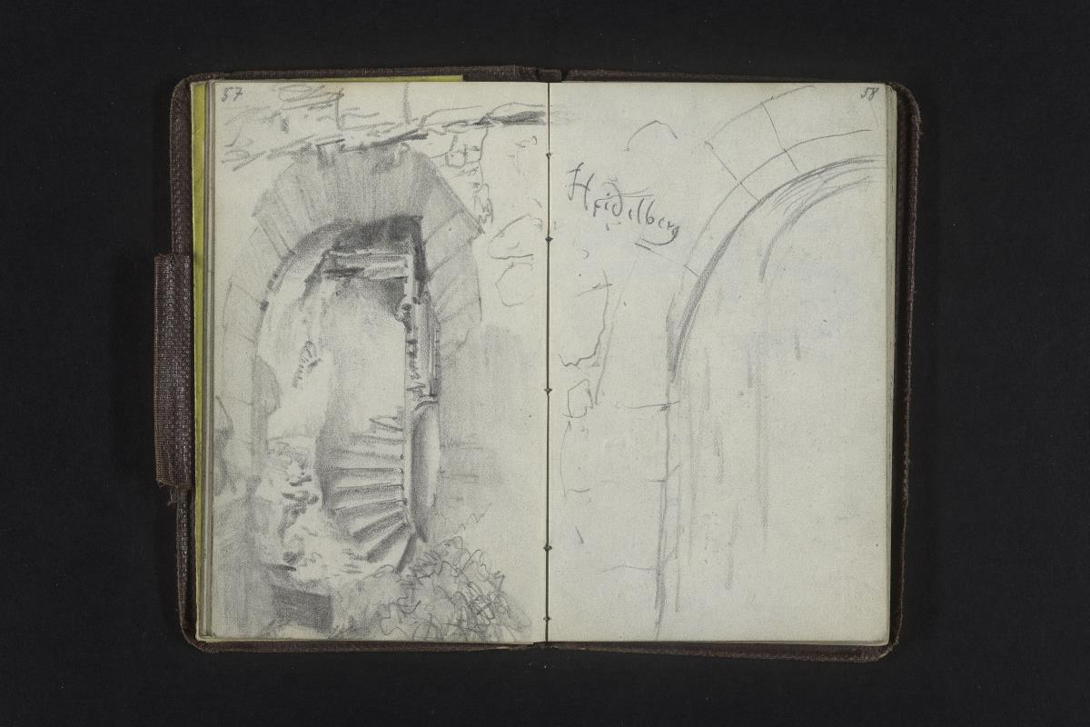 Eingang zu einer Wendeltreppe und Torbogen in Heidelberg