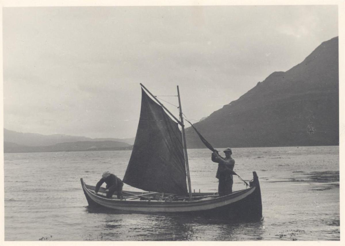 Nordlandboot mit zwei Männern