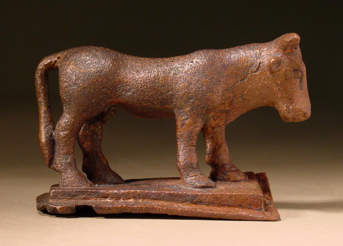 Archaische Statuette eines Stiers