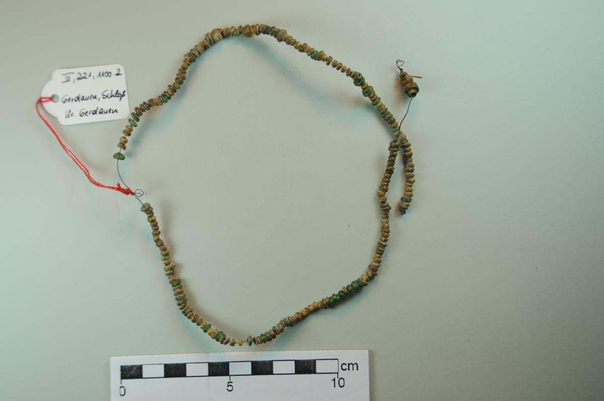 Kette aus Glasperlen