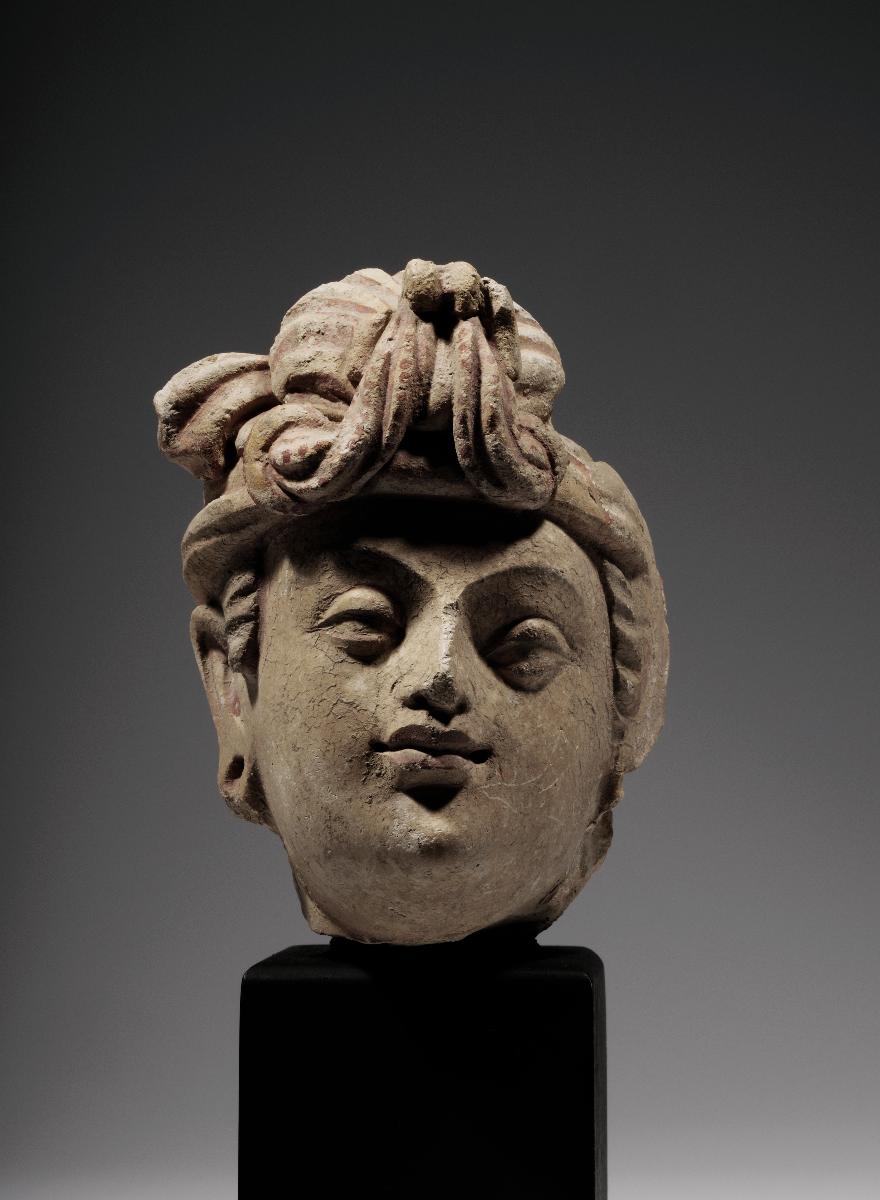 Kopf eines Mannes (Fürst/Gott/Bodhisattva?) mit Kokardenturban