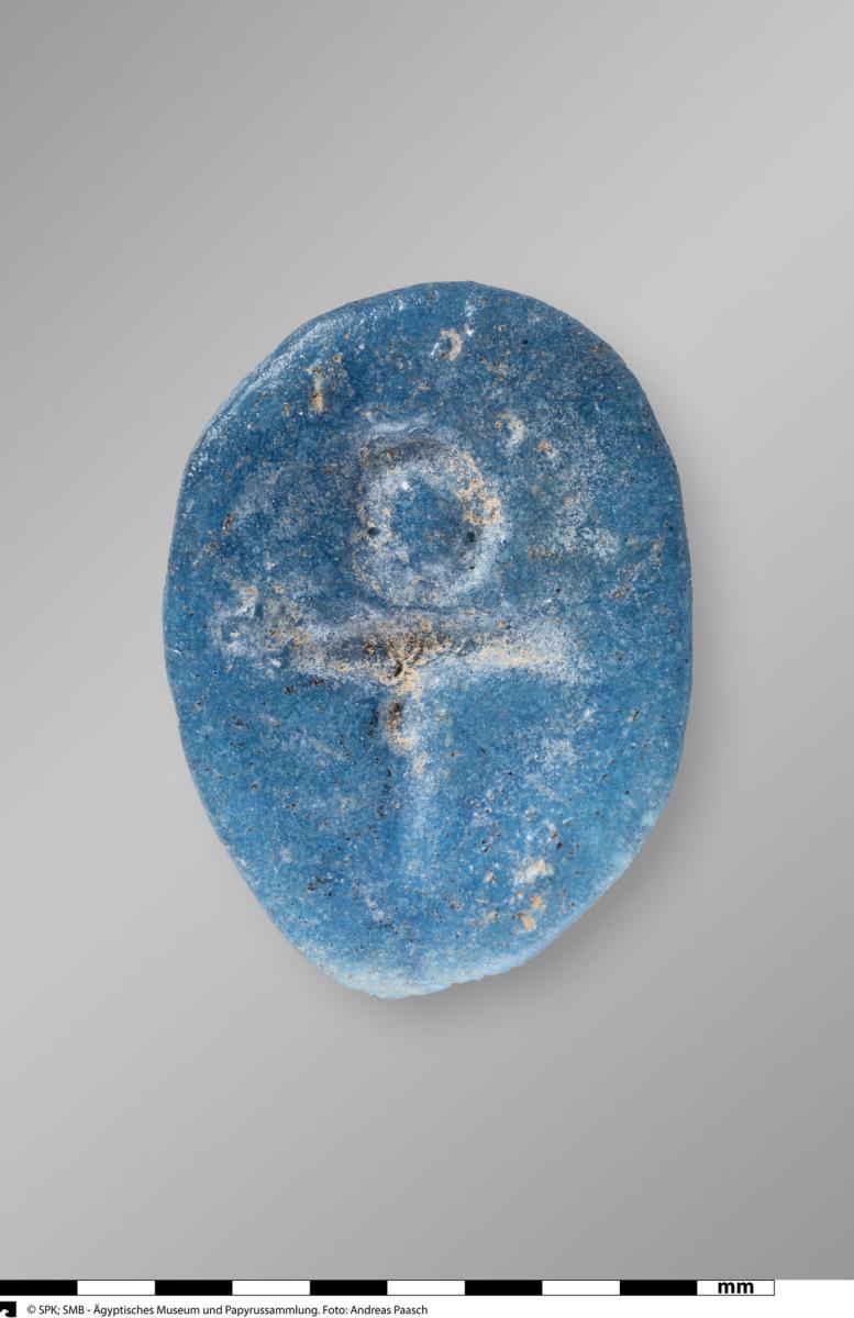 Skarabäus, durchbohrt, mit Anchzeichen