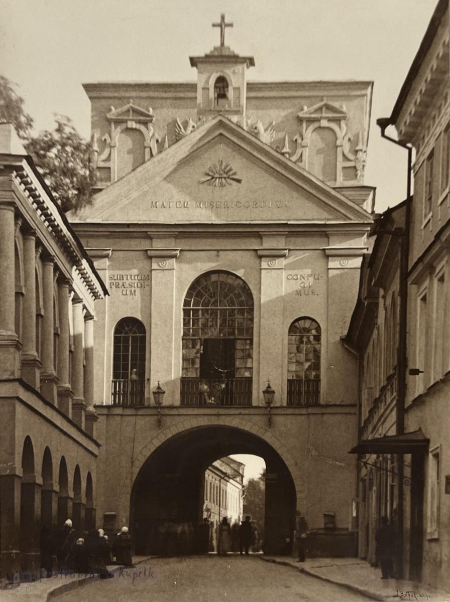 Vilnius, Ostra Brama Tor, Nordseite mit Torkapelle
