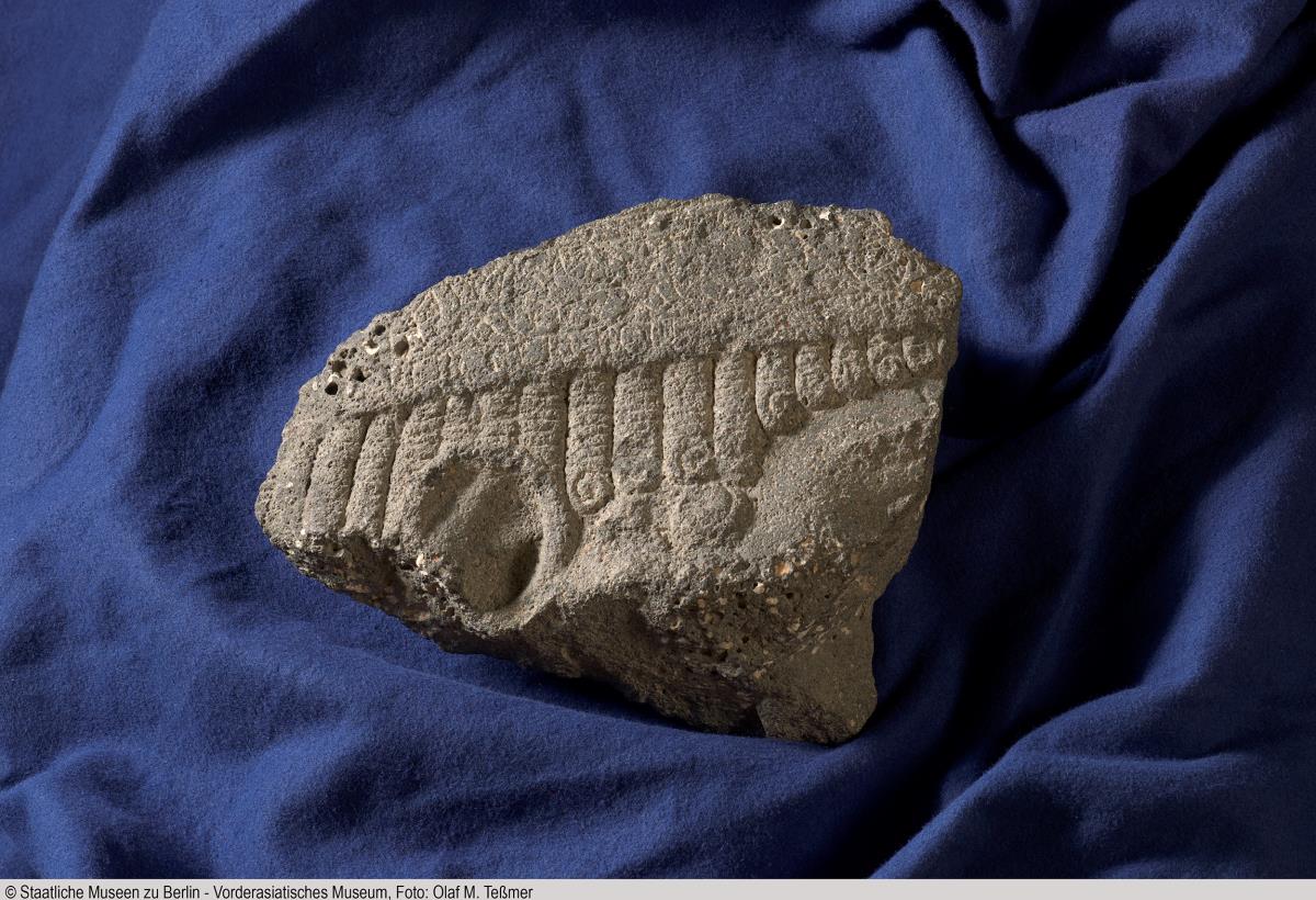 Fragment einer Stele von Dareios I.