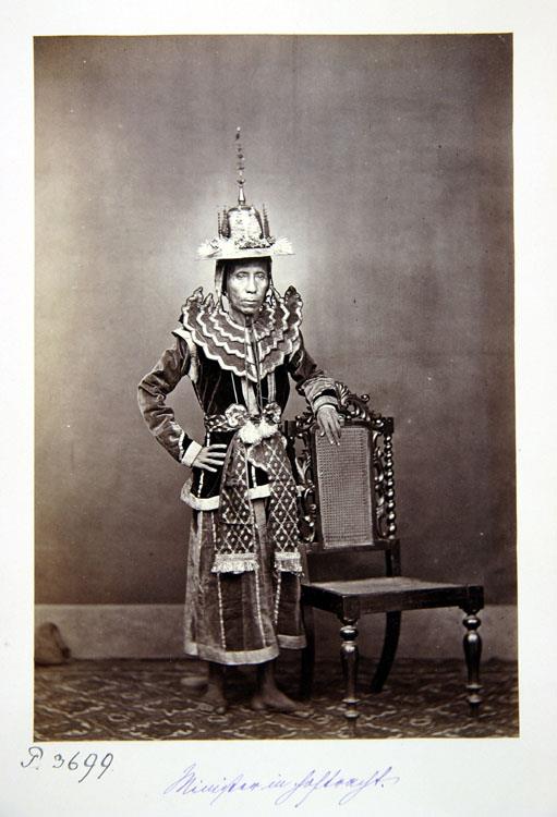 Minister in Festtracht