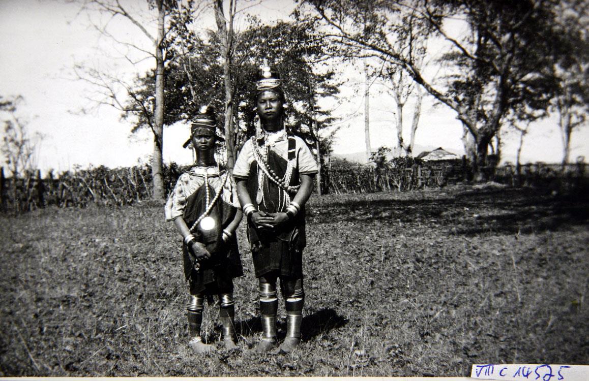 Padaungfrauen in Festtracht.