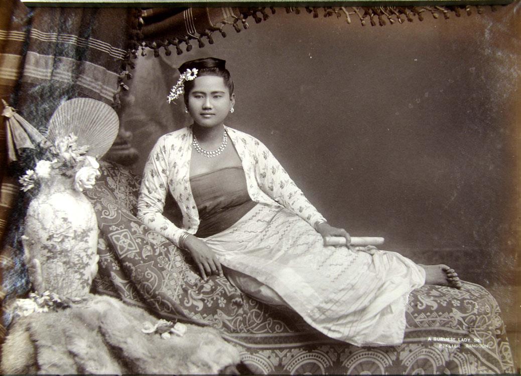Dame auf einem Divan liegend ("A burmese lady")