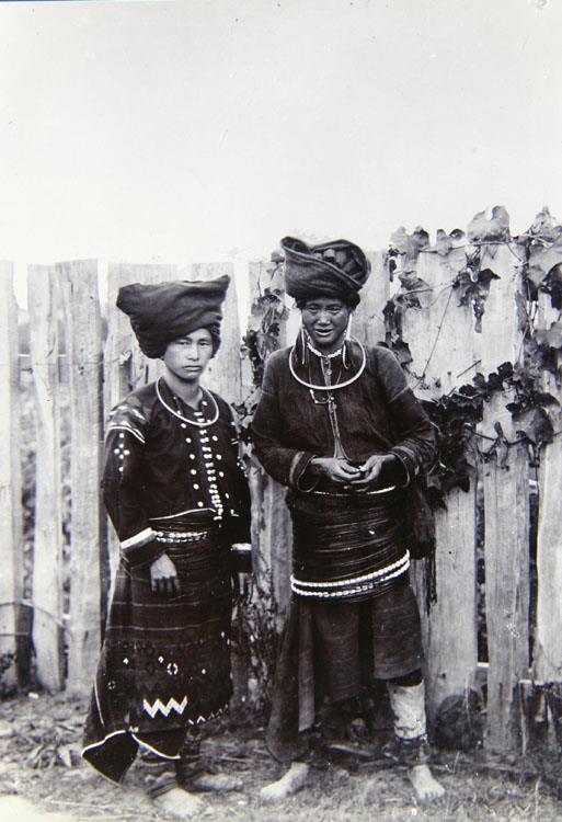 Kitchin women. Upper Burma