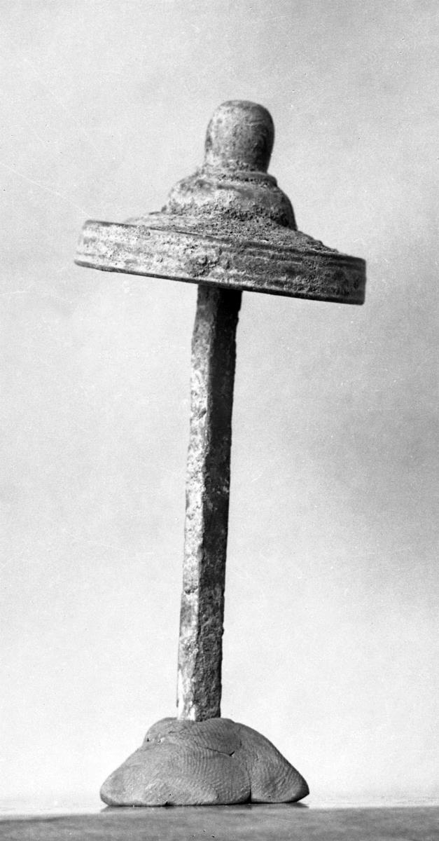 Nagel mit profiliertem Knopf
