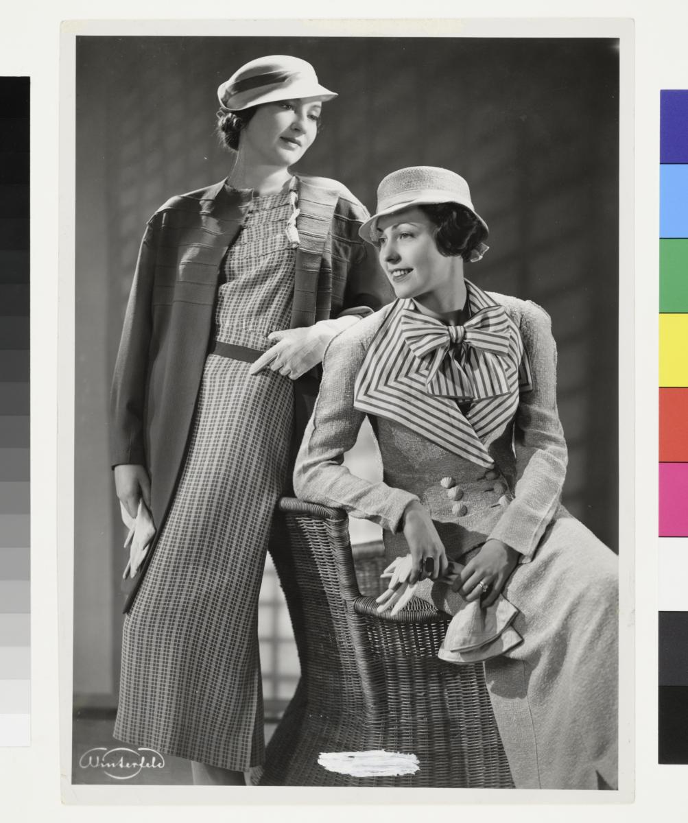 Frauen in Kleid, Mantel und Kostüm von Anneliese Busch