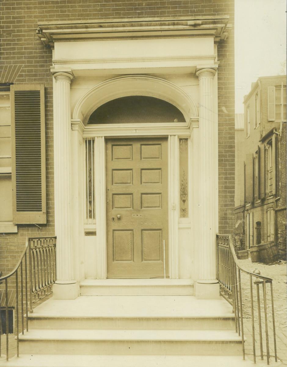 Baltimore, 9, East Pleasant Street, Hauseingang