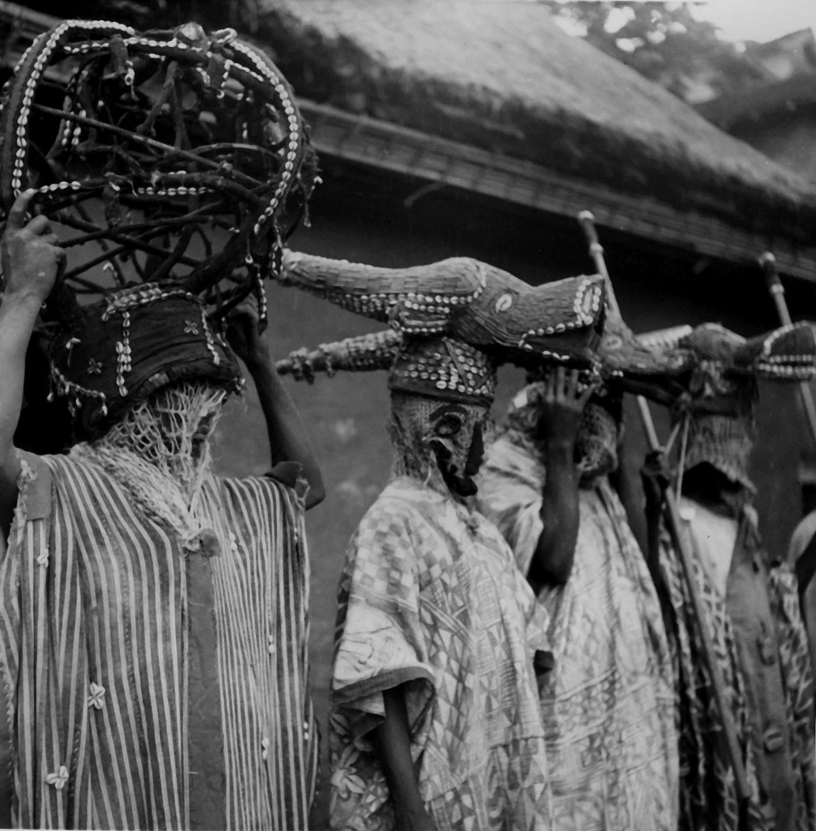Foumban. Danseurs particuliers du Sultan