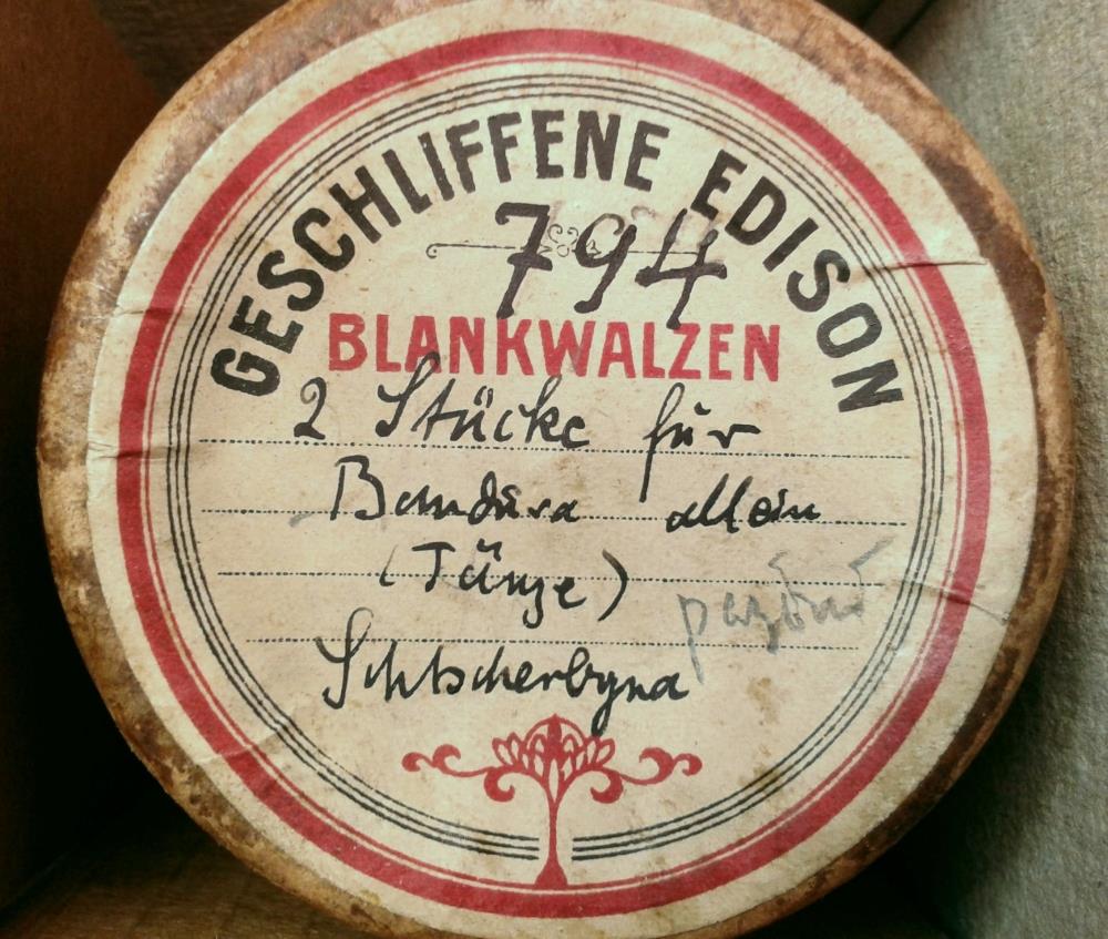 "2 Stücke für Bandura allein: a) Hopak (Tanz), b) Volkstanz 'En sa hajam'"