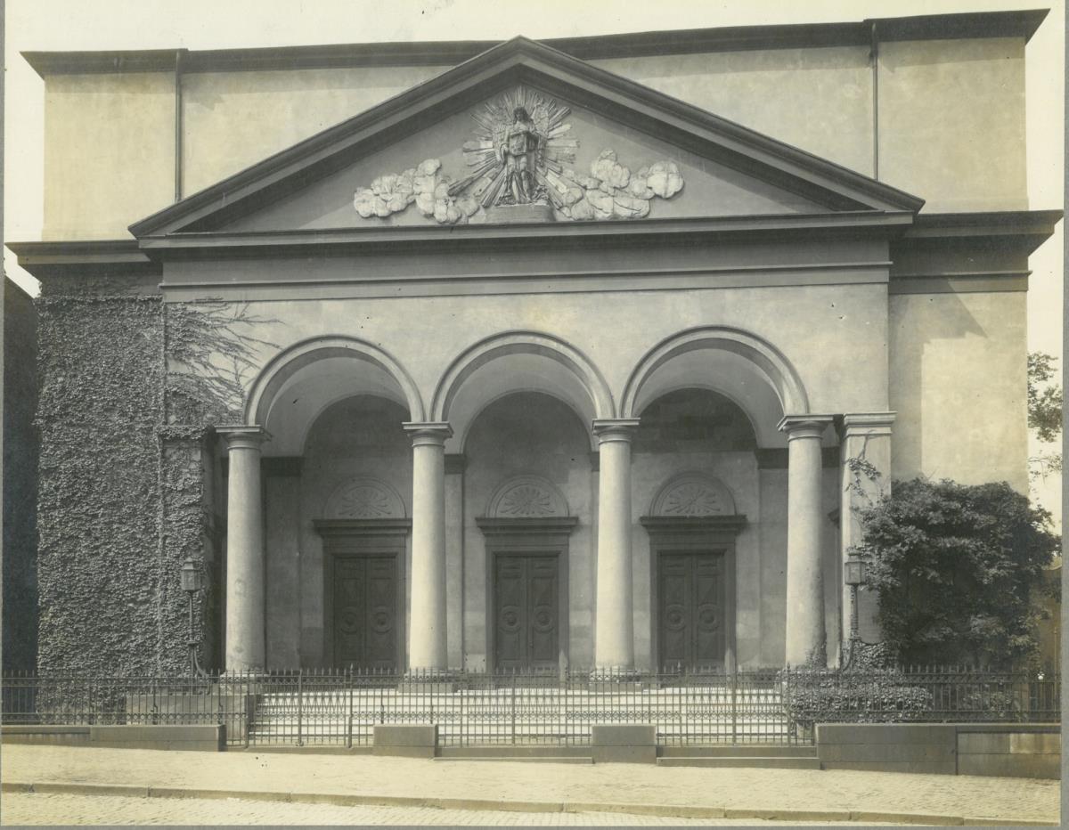 Baltimore, 12, West Franklin Street, First Unitarian Church