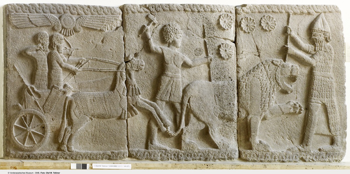 Orthostat, dreiteilig, Relief: Löwenjagd aus Sakçegözü