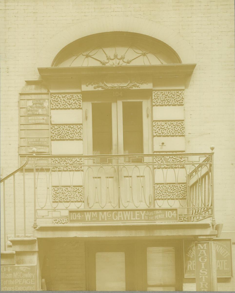 Baltimore, 104, East Lexington Street, Hauseingang