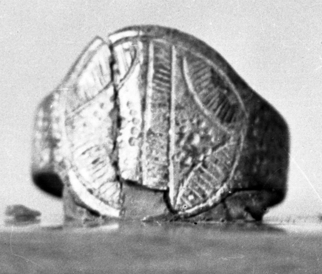 Fingerring, etwas defekt