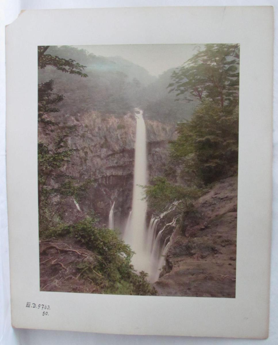 Der Kegon-Wasserfall  華厳の滝