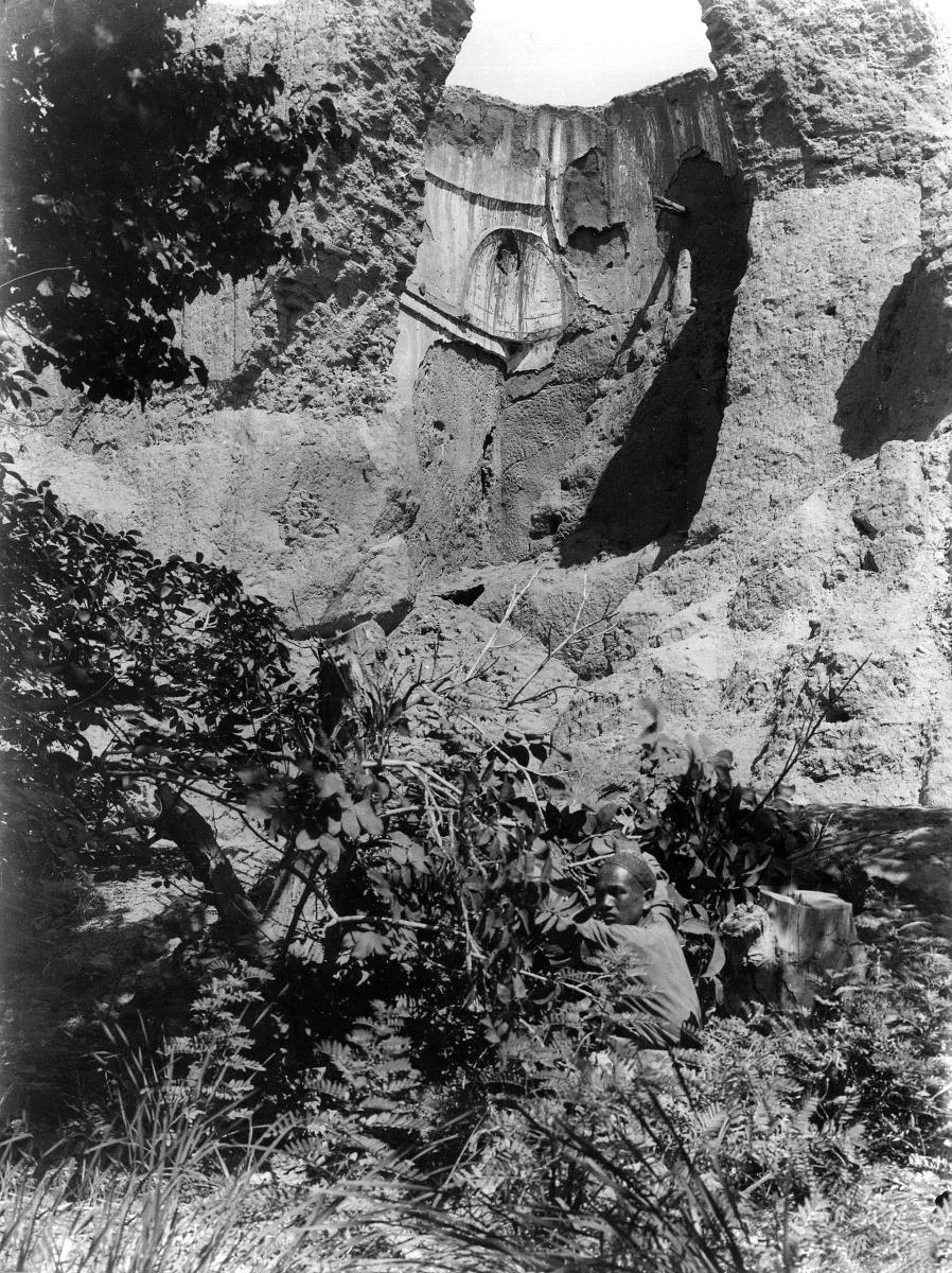 Höhlenansicht und Wandmalereien