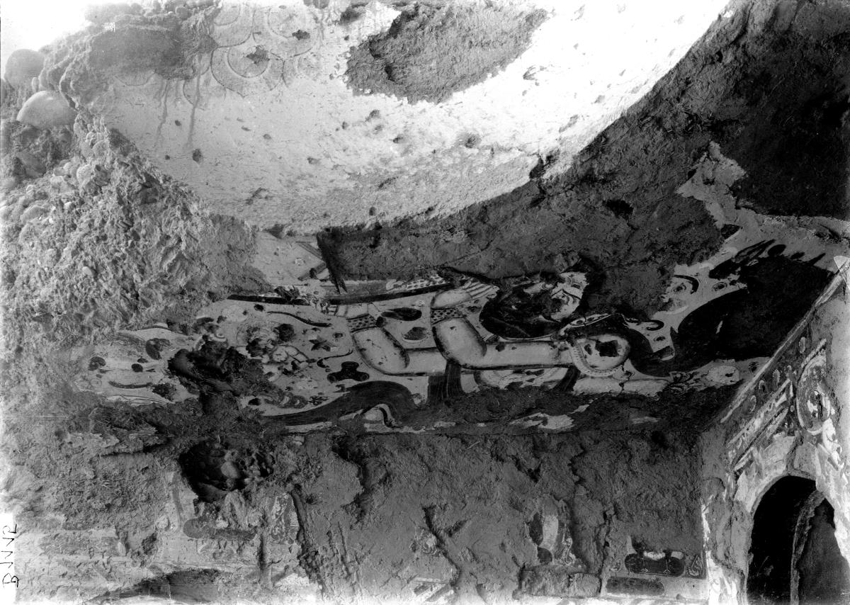 Höhlenansicht mit Wandmalerei