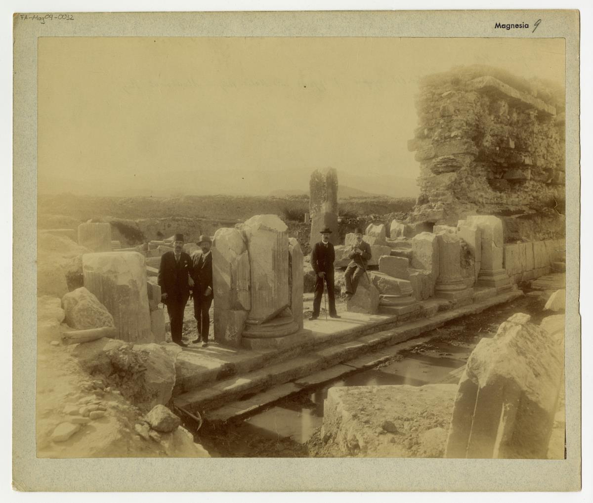 Magnesia am Mäander, Agora, Propylon