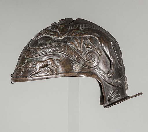 Römischer Paradehelm mit Reliefschmuck