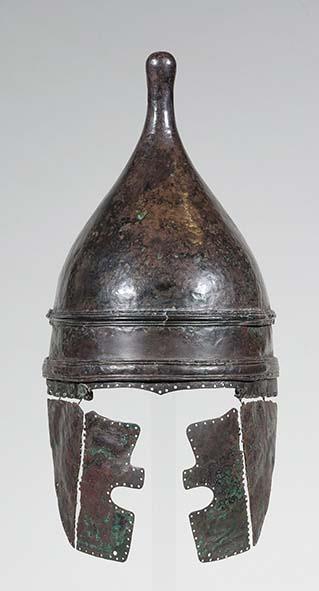 Helm mit Nacken- und Wangenschutz