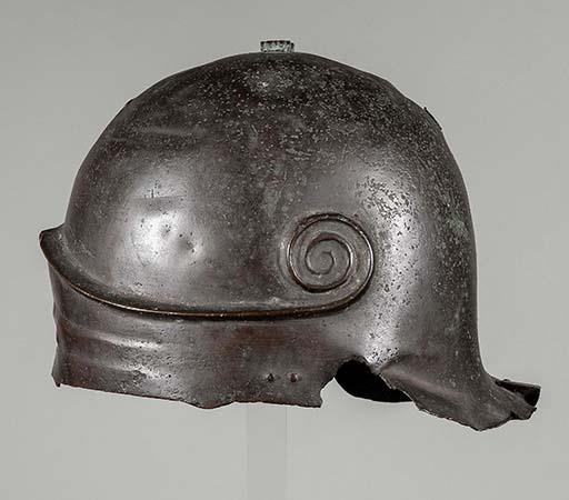 Hellenistischer Helm mit Stirnbügel und Voluten