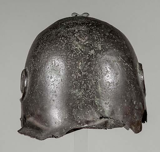 Hellenistischer Helm mit Stirnbügel und Voluten