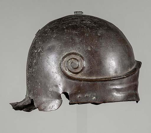 Hellenistischer Helm mit Stirnbügel und Voluten