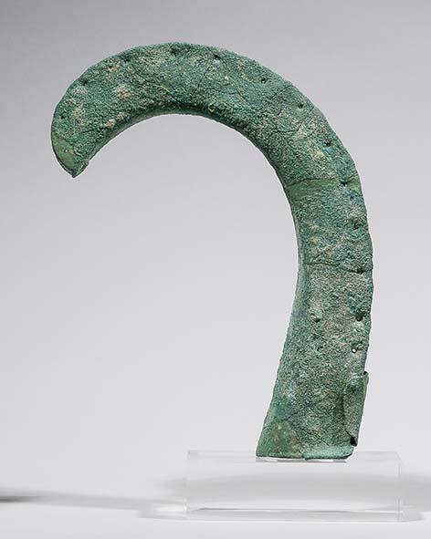 Etwas fragmentierter Helmbuschbügel