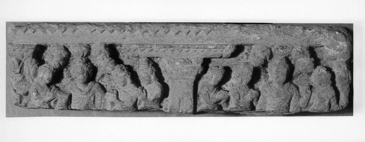 Zwei Verehrungsszenen (Fragment): Buddha umgeben von Adoranten unter Baumkrone