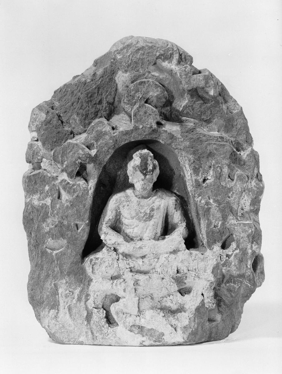 Erzählende Szene (Fragment): In Höhle meditierender Buddha bekommt Besuch von Indra (Indrashailaguha)