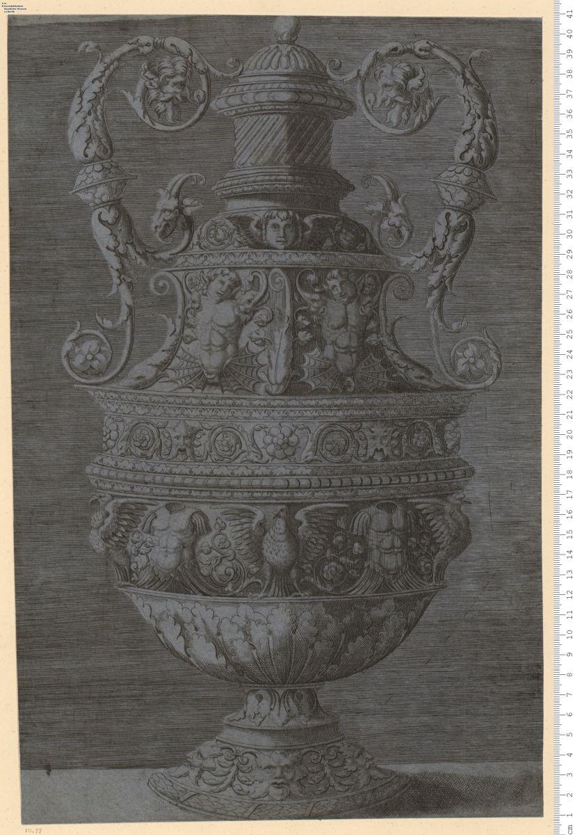 1 Blatt große Henkelvase in der Art des Agostino Veneziano