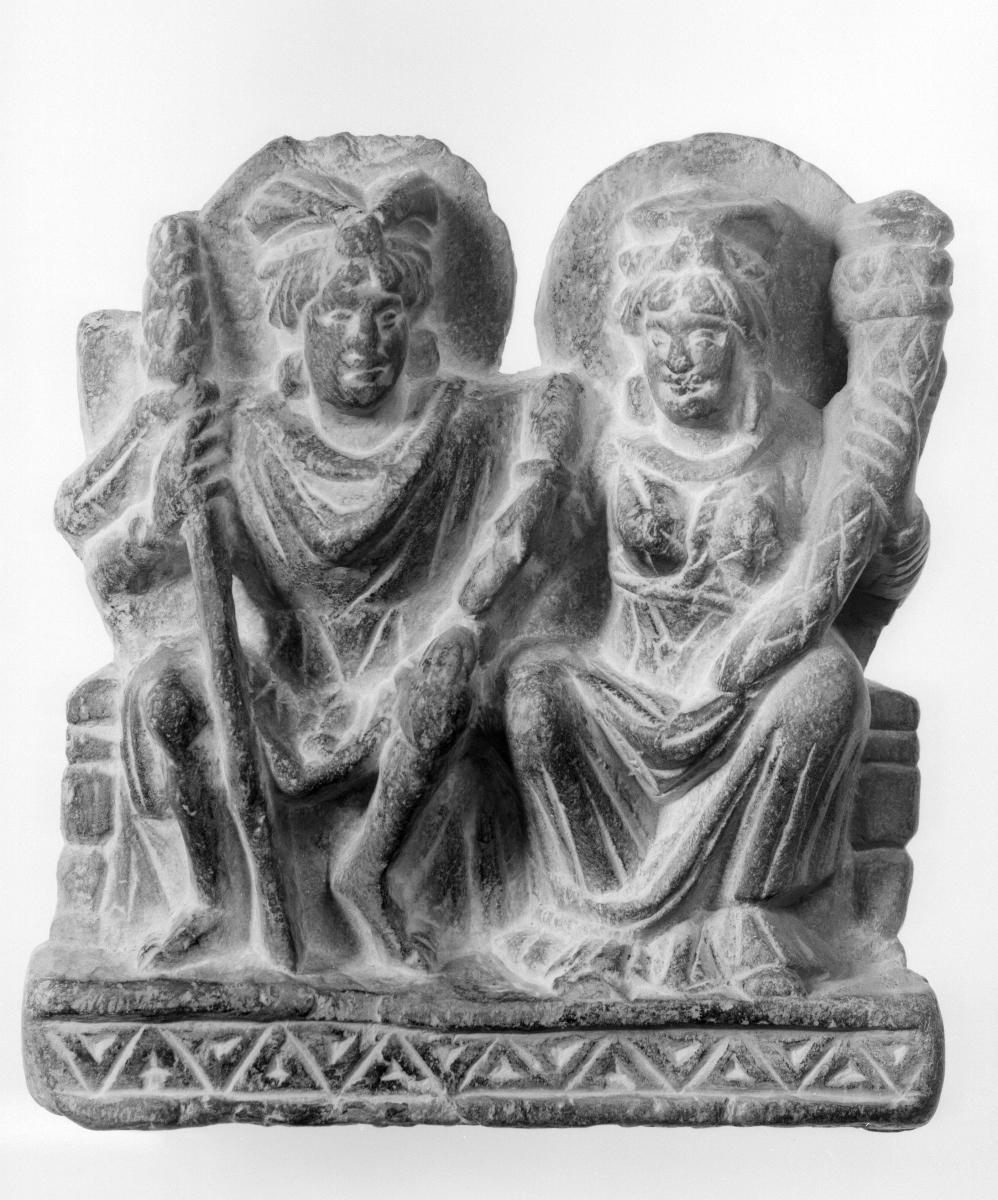 Das Schutzgottheitenpaar Pharro und Ardoxso/Ardokhsho. Pharro mit Schwert, Ardoxso mit Füllhorn