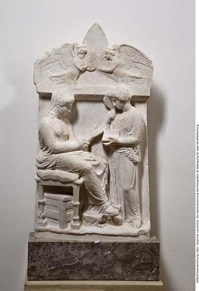 Attisches Grabrelief einer Frau mit Dienerin (sog. Sirenenrelief)