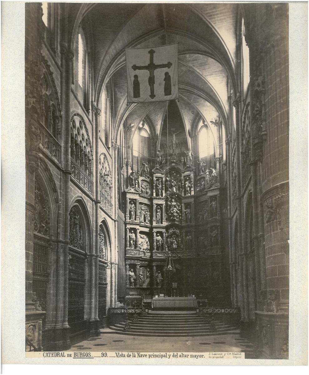 Burgos, Kathedrale, Blick in das Mittelschiff mit Hochaltar