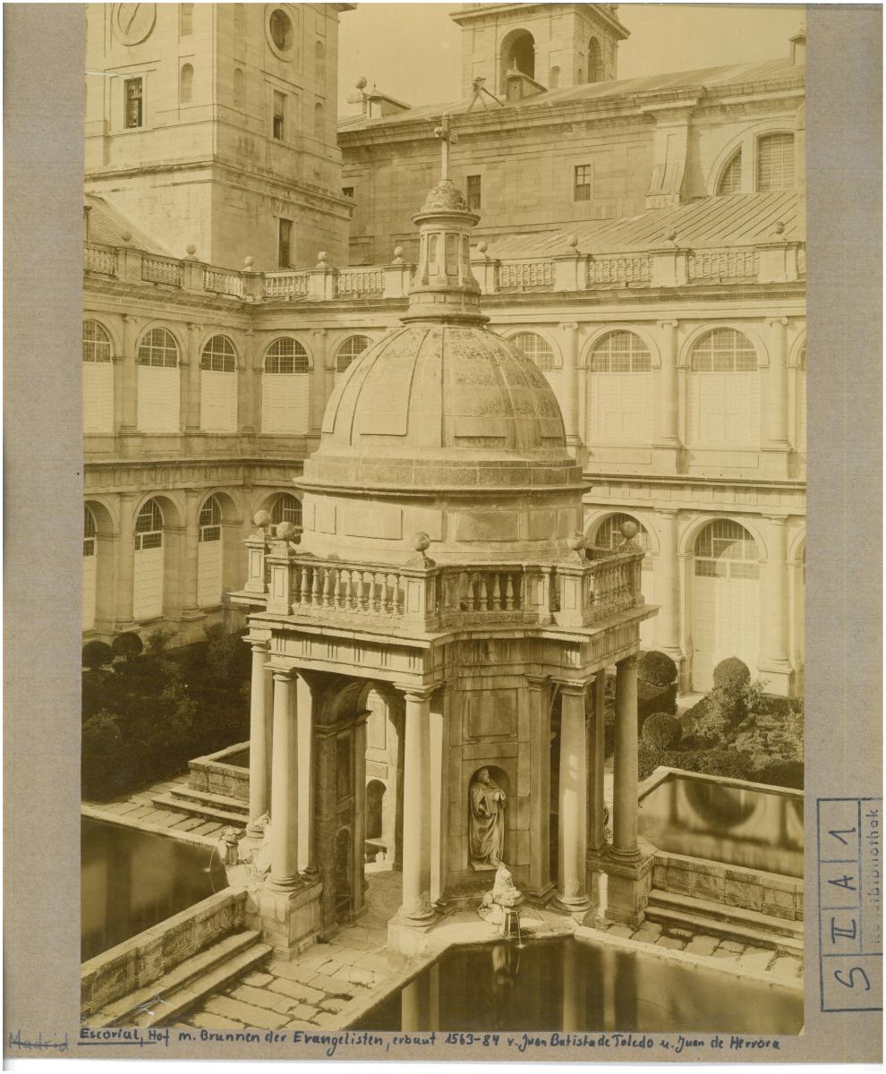 Madrid, San Lorenzo de El Escorial, El Escorial, Hof, Brunnen der Evangelisten
