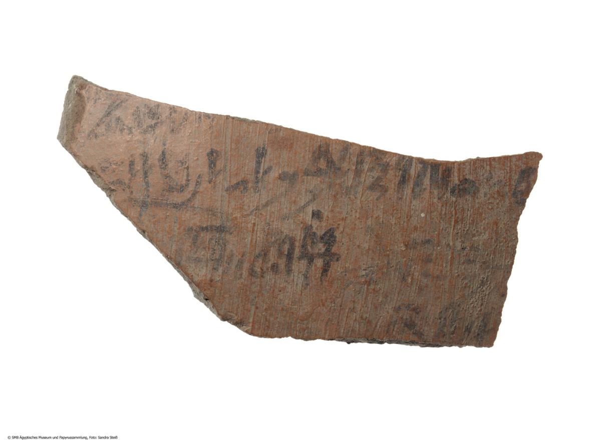 Hieratisches Ostrakon vermutlich mit einer Beschwörung von Ohrenleiden